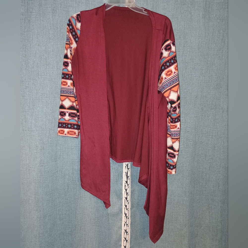 ✨ 2 For $6 ✨ Burgundy Tribal Print Cardigan
